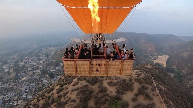 Skywaltz Balloon Safari : A Must Do Experience смотреть онлайн
