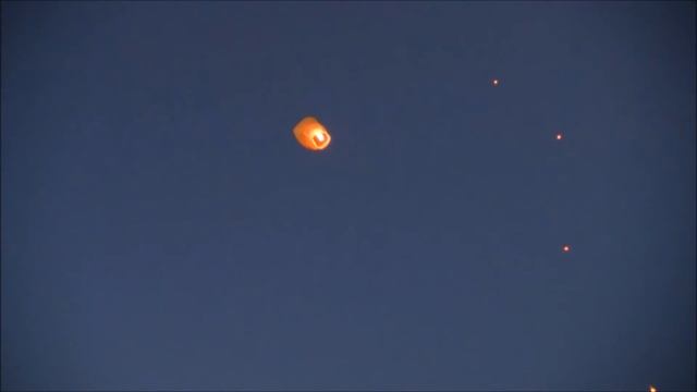 Запуск фонариков. Питер. 21.04.12 смотреть онлайн