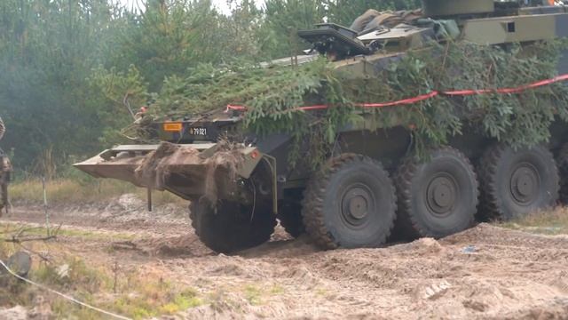 Piranha APC Action - Crossing ditch and advancing on enemy. Brave Lion 2021 смотреть онлайн