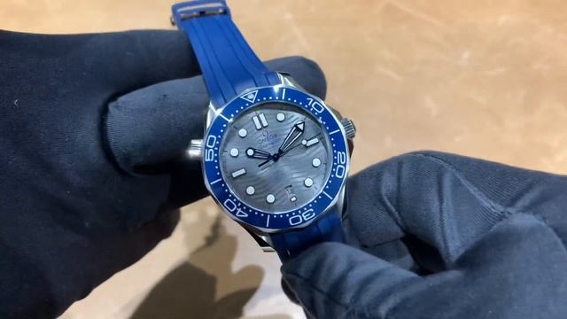 Omega Seamaster 300M (Chrome Dial & Blue Rubber Strap) смотреть онлайн