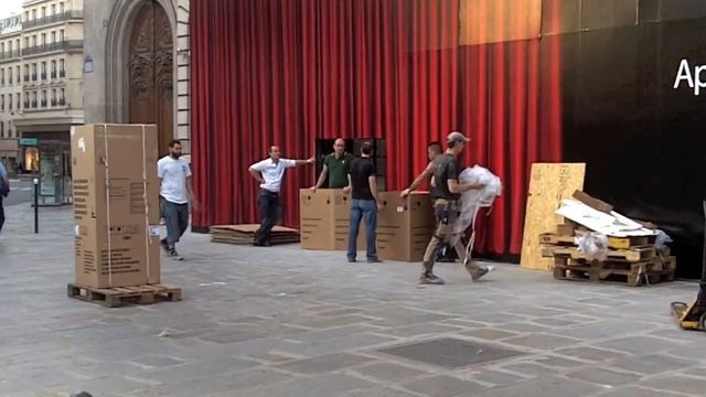 Apple Store Opera, Paris on the 25th of June смотреть онлайн