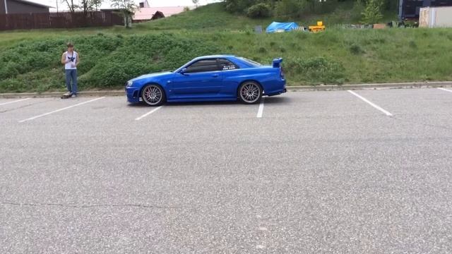 R34 Skyline and VeilSide RX7 смотреть онлайн