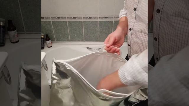 Курьер оставил сухой лёд / Эксперимент в ванной смотреть онлайн