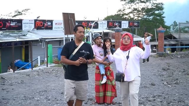 PERTAMA KALI LEIKA LIBURAN NAIK MOBIL JEEP KE MERAPI 😍 LEIKA LIAT BULAN RAKSASA DI HEHA FOREST смотреть онлайн