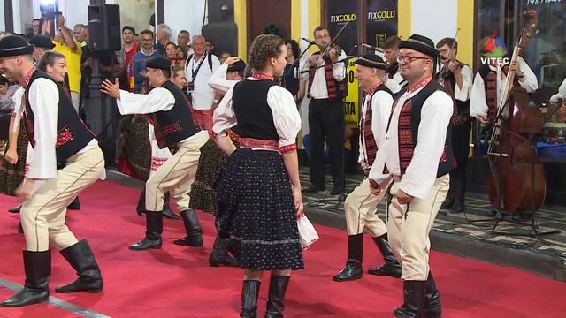 Desfilando e Bailando na Rua da Sé - Folk Azores 2019 смотреть онлайн