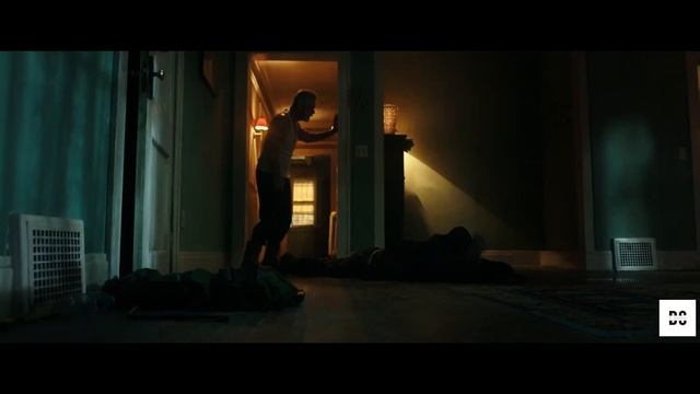 A trio of thieves break into the house of a blind man who isn't as helpless as he seems. смотреть онлайн
