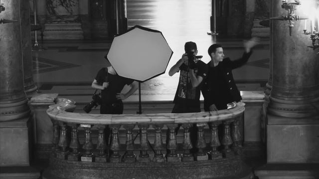 Renaissance - Balmain à l'Opéra Garnier, par Julien Benhamou - Normal Magazine смотреть онлайн