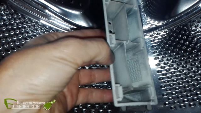 Sostituire i trascinatori asimmetrici del cestello della lavatrice. смотреть онлайн