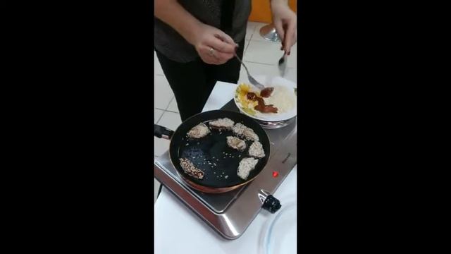 Броско фитнес. Юлия Караульных готовит лёгкий салат