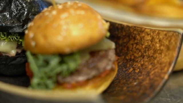 Главный секрет еды. Ночью она всегда вкуснее. ВСЕГДА! Очень красивая музыка. хорошее настроение