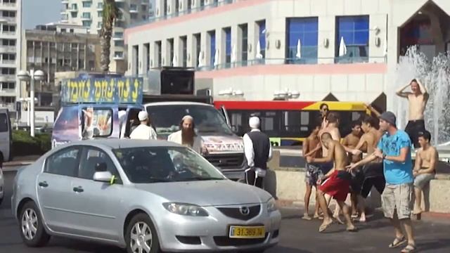 Tel Aviv Dancing Breslov Nachmanim Opera Building Allenby. Hassidic Israel 2011