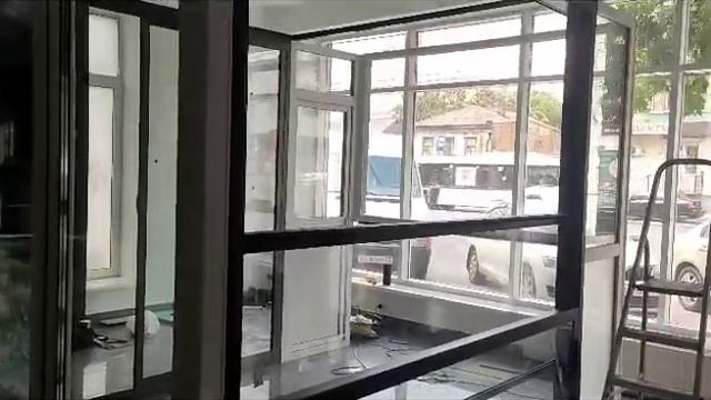 Монтаж стеклянных перегородок на пульте. смотреть онлайн