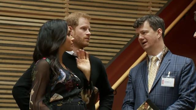 Duke and Duchess of Sussex brave the snow in Bristol смотреть онлайн