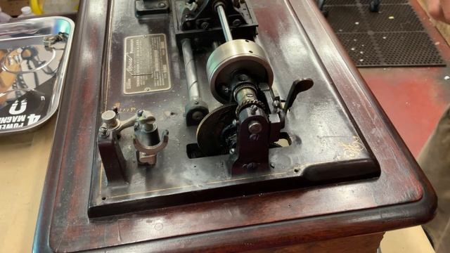 1441. Taking the Edison Opera phonograph screws out of the fly wheel. ￼ смотреть онлайн
