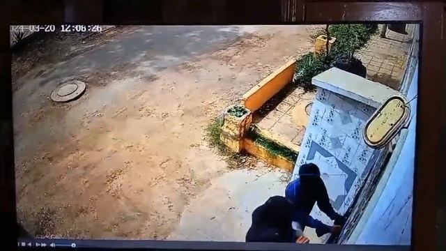 Brave School Kids fail Theft Attempt|| #cctv of incident Outside home. be aware смотреть онлайн