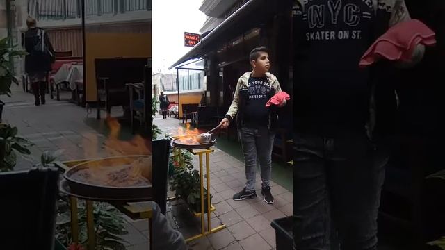 Turkey Istanbul 20180508 Горящий глиняный горшок с кебабом, Стамбул, Турция смотреть онлайн