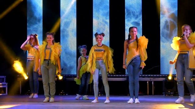 группа ,, Selfie