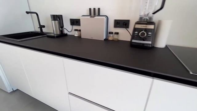 очень большая и вместительная кухня