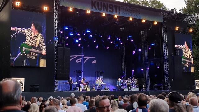 Toto - Home Of The Brave, With A Little Help, Rosanna, Africa - Kunstrasen Bonn, 07/14/2022 смотреть онлайн