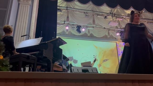 Elena Butyrina performs on stage at the Regional Philharmonic, Irkutsk, Russia, January 2024 смотреть онлайн