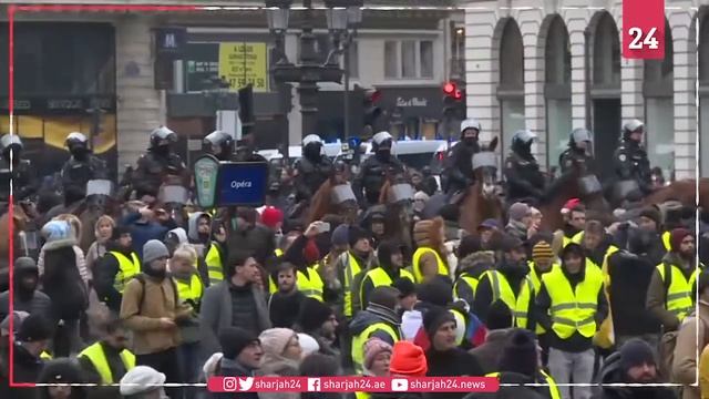 "Yellow vest" protests at Opera Garnier смотреть онлайн