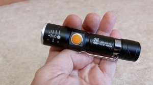 Зарядный карманный фонарь HYD-616-T6.