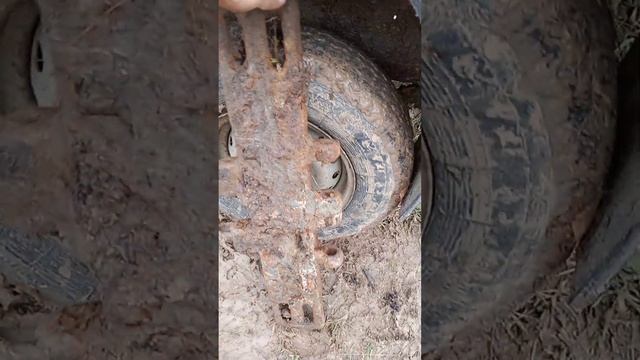 КОП МЕТАЛЛА В ЛЕСУ... НАШЁЛ БОЛЬШОЙ ТРАК... ПОХОДУ ЭТО БОЛОТНИК... #КопМеталлавлесу