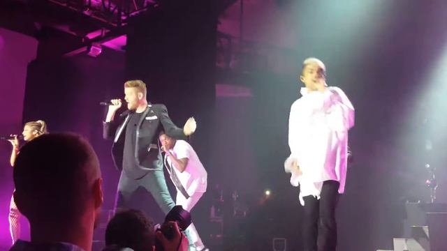 Cheerleader - Pentatonix (PTX World Tour 2016) Milan, Italy смотреть онлайн