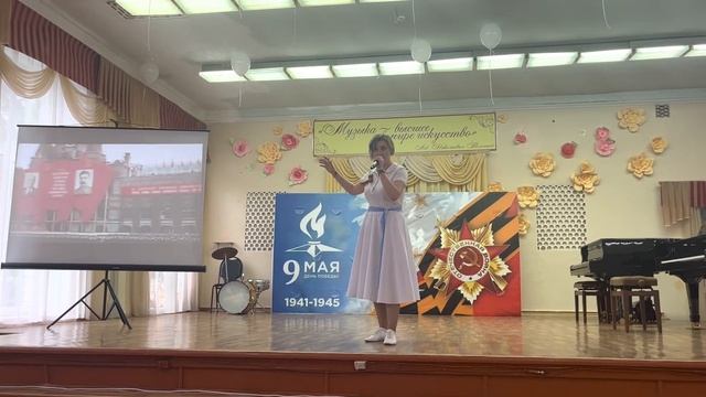 «Поклонимся великим тем годам» исп. В.Цыганова