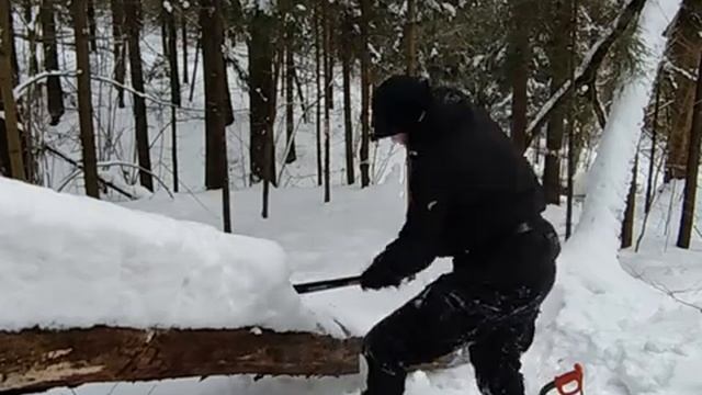 DED ARHAR делаю экран на костровище из больших бревен.Часть 1 смотреть онлайн
