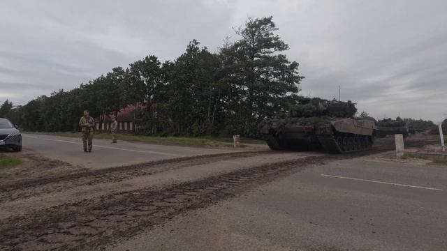 Leopard 2A7 crossing road - Exercise Brave Lion 2023 - LEOPARD 2A7 смотреть онлайн