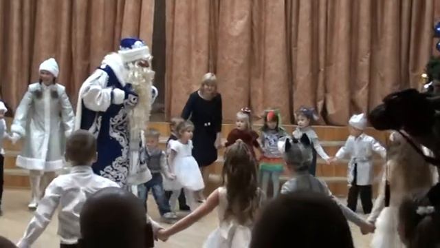Хоровод с Дедом Морозом смотреть онлайн