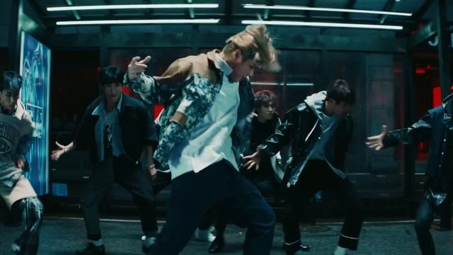 DKB(다크비) - Rollercoaster (왜 만나) MV смотреть онлайн