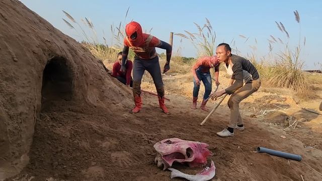 Hunter and Spider-Man Brave Confront The Giant Gorilla Monster смотреть онлайн