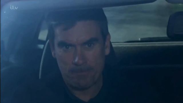 Emmerdale - Cain Crashes His Car Whilst Chasing Al (12th May 2022) смотреть онлайн
