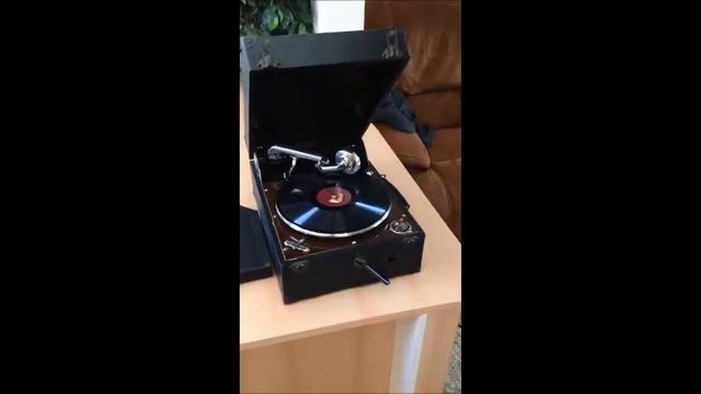 Vintage Columbia Portable Gramophone 1920's смотреть онлайн