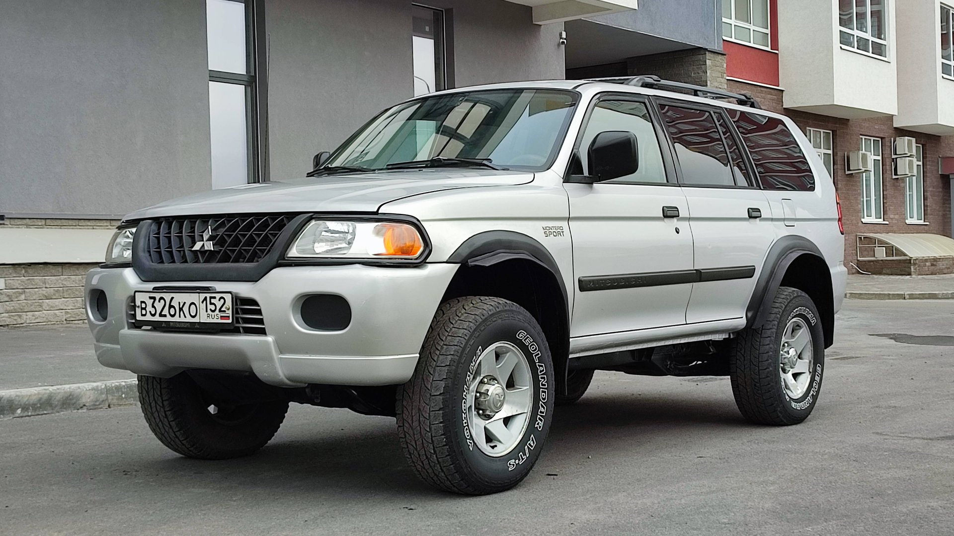 Mitsubishi Montero Sport 3.0 AWD смотреть онлайн