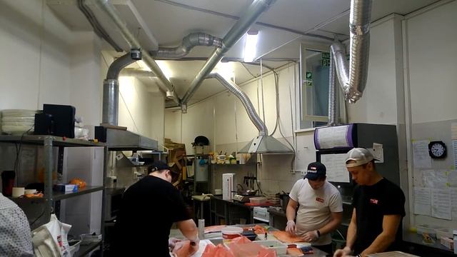 Разделка лосося. Sushi Life. Пермь смотреть онлайн