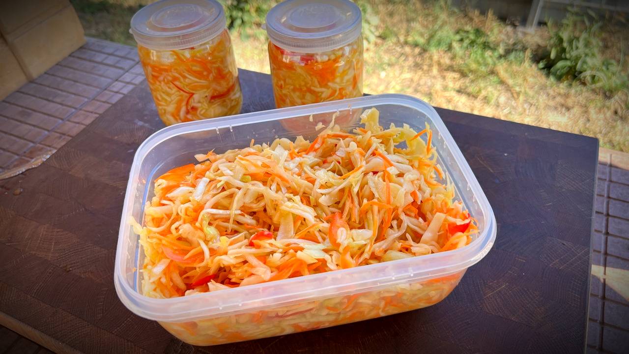 Салат ВЫРУЧАЙКА! Салат из Капусты, морковки и сладкого перца. смотреть онлайн