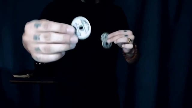 Phantom of Chinese Coins Magic Trick смотреть онлайн