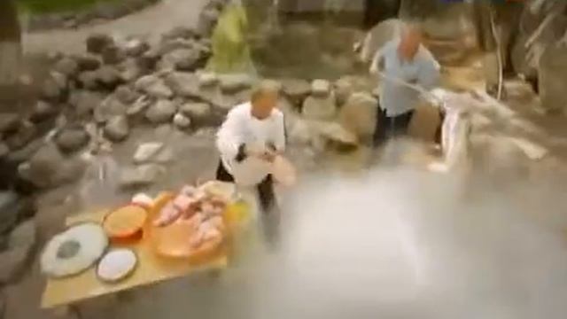 Русский Журналисты пробуют Узбекский традиционые блюды смотреть онлайн