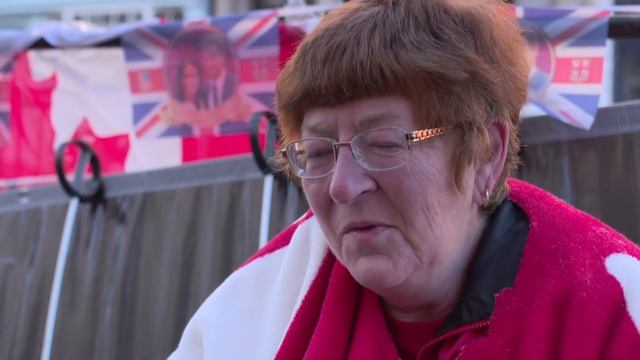 Royal superfans brave cold to glimpse Prince Harry and Meghan смотреть онлайн