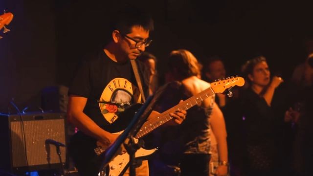 Cover - The cars hiss by my windows смотреть онлайн