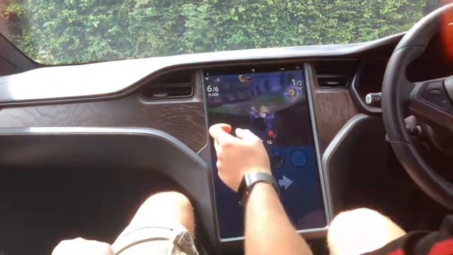 Braddhd trying the Tesla game in the model X смотреть онлайн
