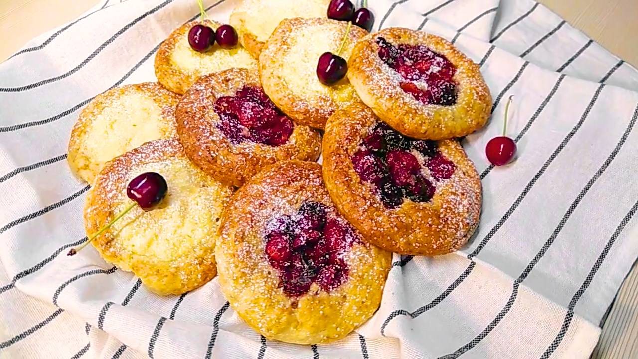 ВАТРУШКИ Овсяные с ягодами и творогом. смотреть онлайн