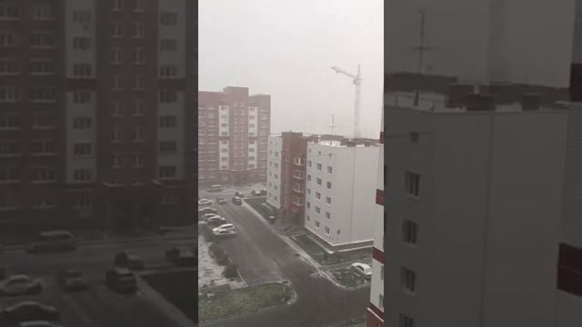 Снег сыпет в октябре в Бердске смотреть онлайн