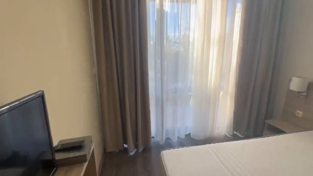 Солнечный берег. Квартира студия с двориком в комплексе "Тарсис НОВА" смотреть онлайн