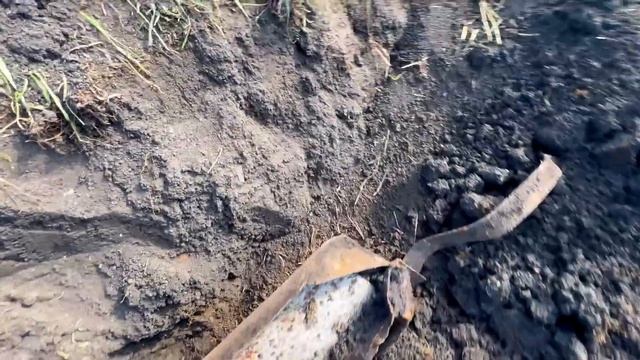 Там ещё лежала БОЧКА! Забрал НАКЛОНКУ И БОЧКУ!!! Металлокоп! смотреть онлайн