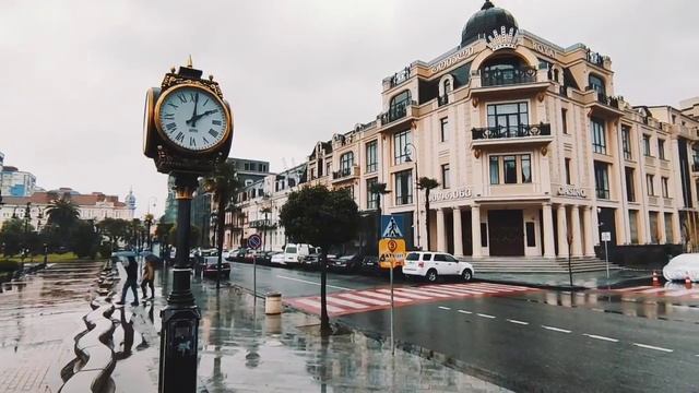 Rainy day in Batumi смотреть онлайн