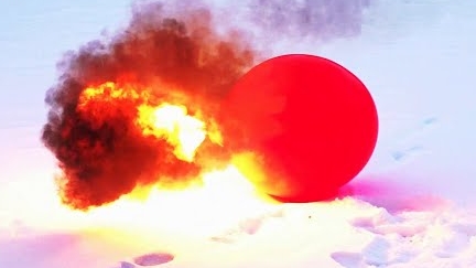 КАРБИД + ВОДА = АЦЕТИЛЕН воспламеняющий газ, опасный эксперимент смотреть онлайн